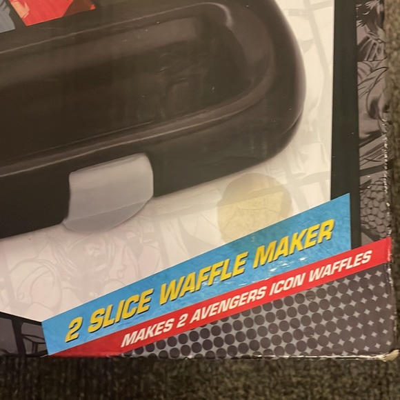 🌟🌟NEVER USED MARVEL AVENGERS 2 SLICE WAFFLE IRON🌟🌟 - Picture 2 of 3